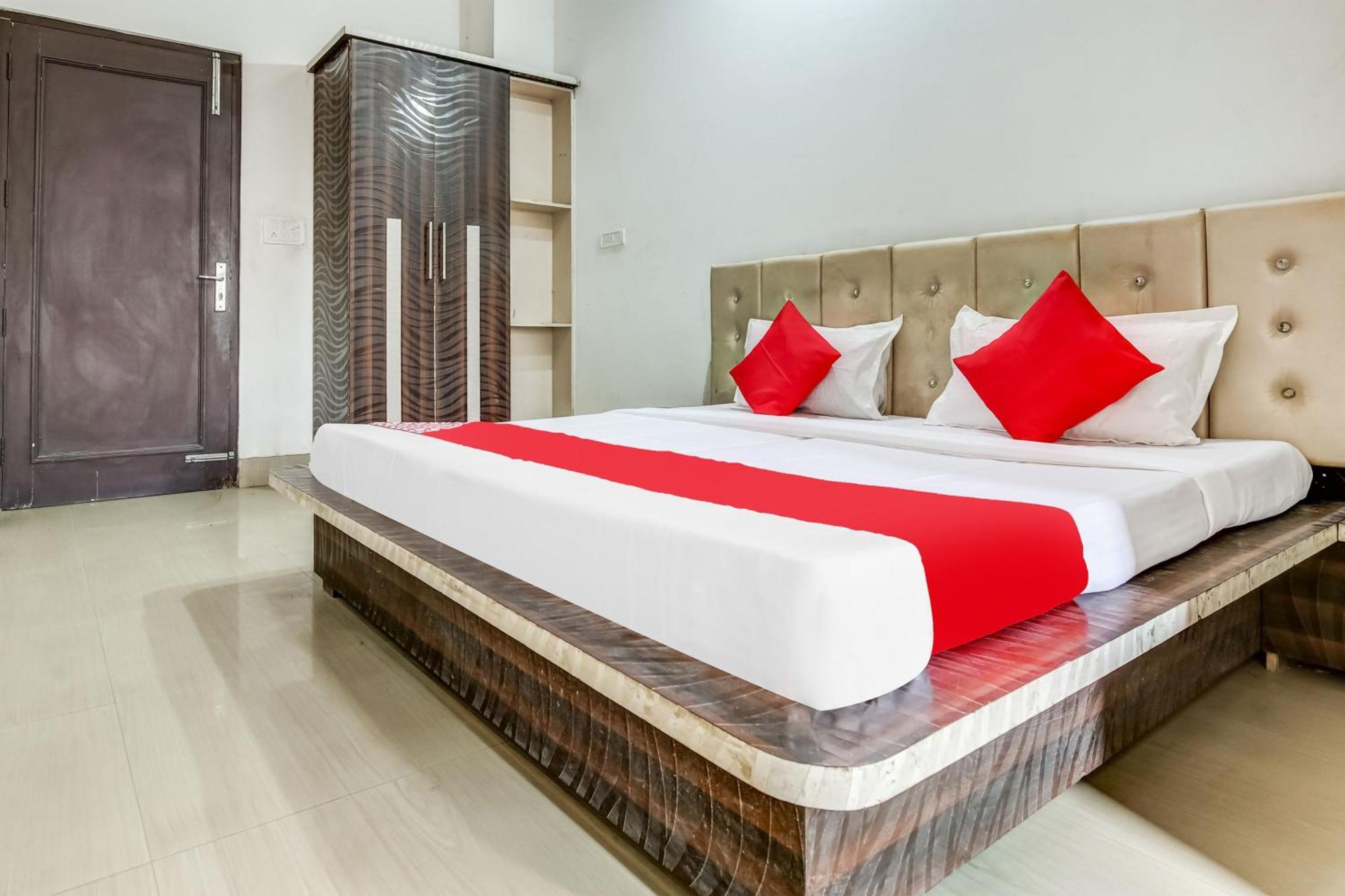 Kurukshetra Flagship Hotel Big Boss מראה חיצוני תמונה