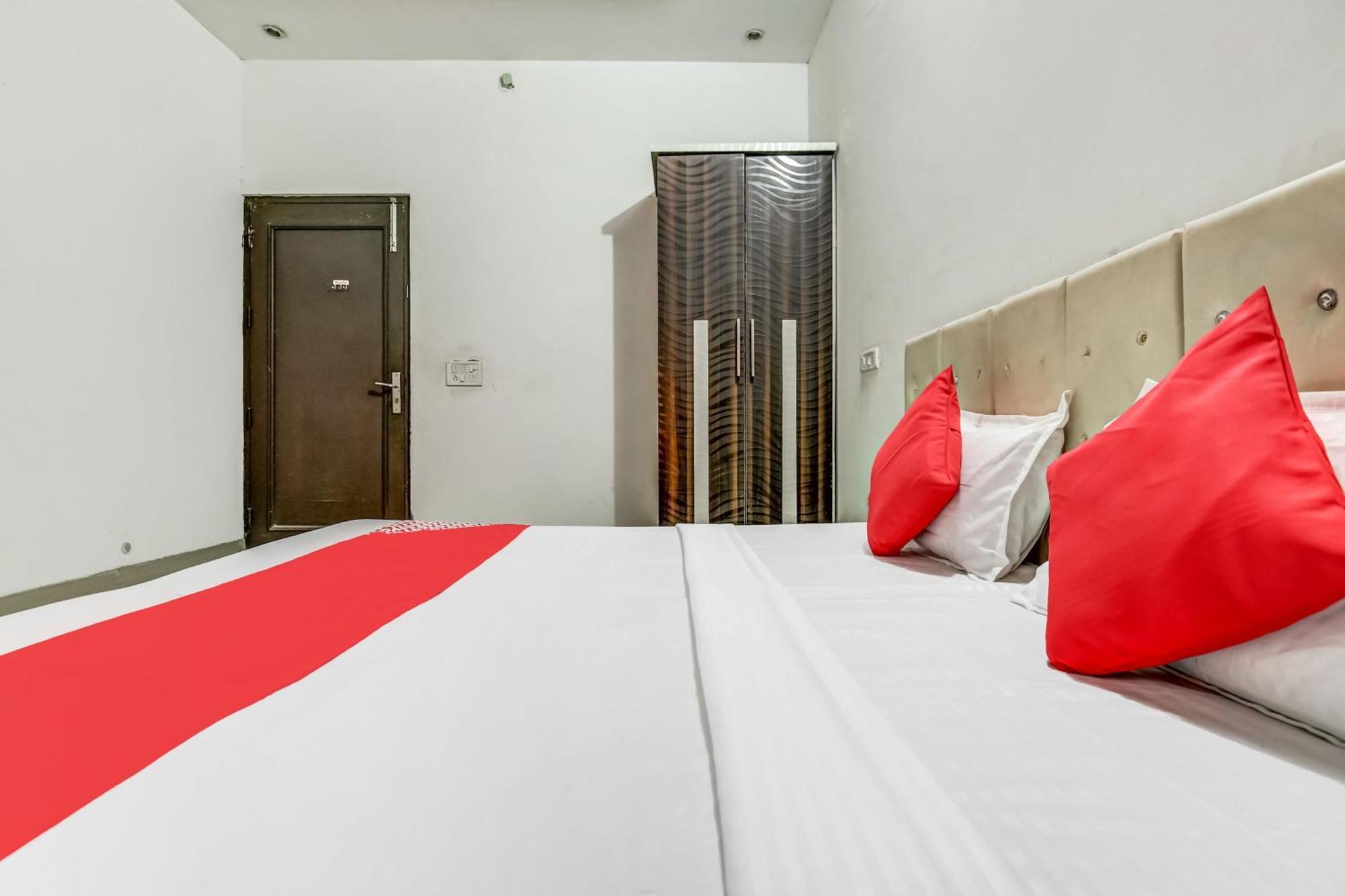 Kurukshetra Flagship Hotel Big Boss מראה חיצוני תמונה