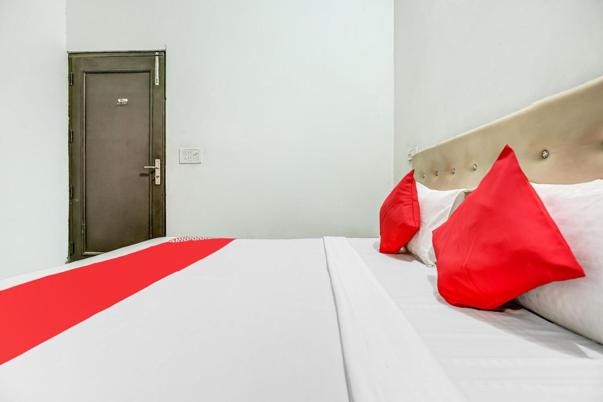 Kurukshetra Flagship Hotel Big Boss מראה חיצוני תמונה