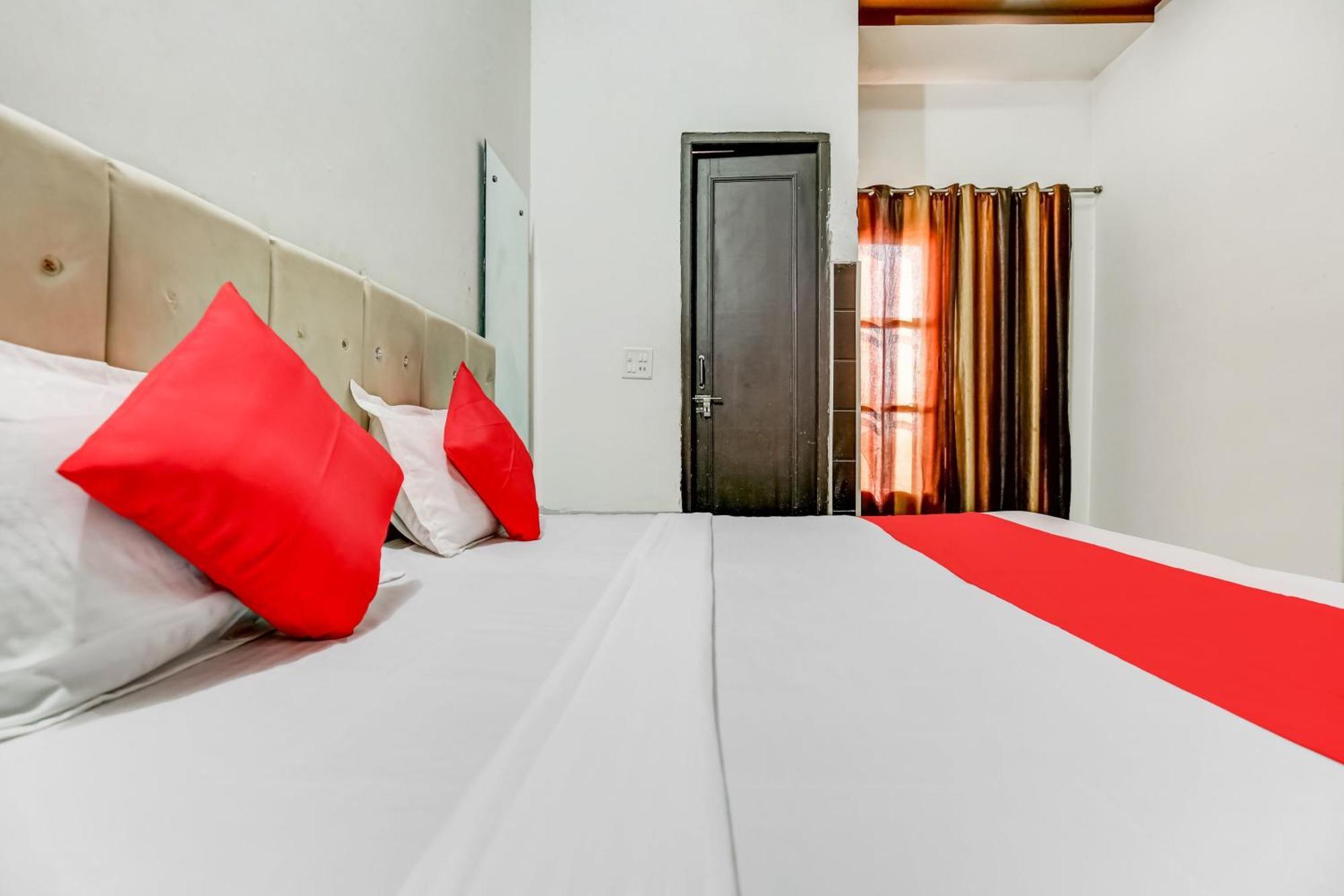 Kurukshetra Flagship Hotel Big Boss מראה חיצוני תמונה