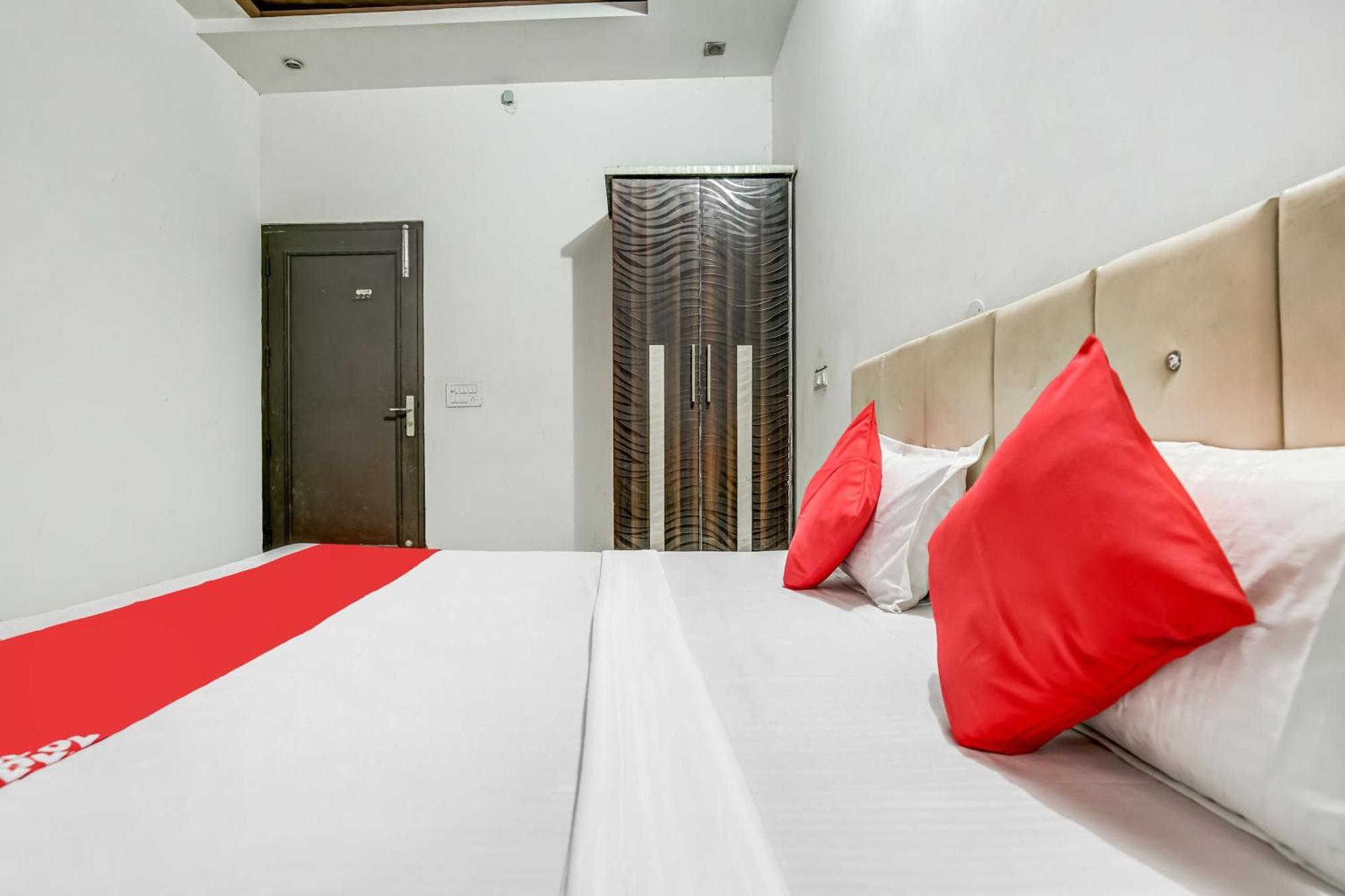 Kurukshetra Flagship Hotel Big Boss מראה חיצוני תמונה