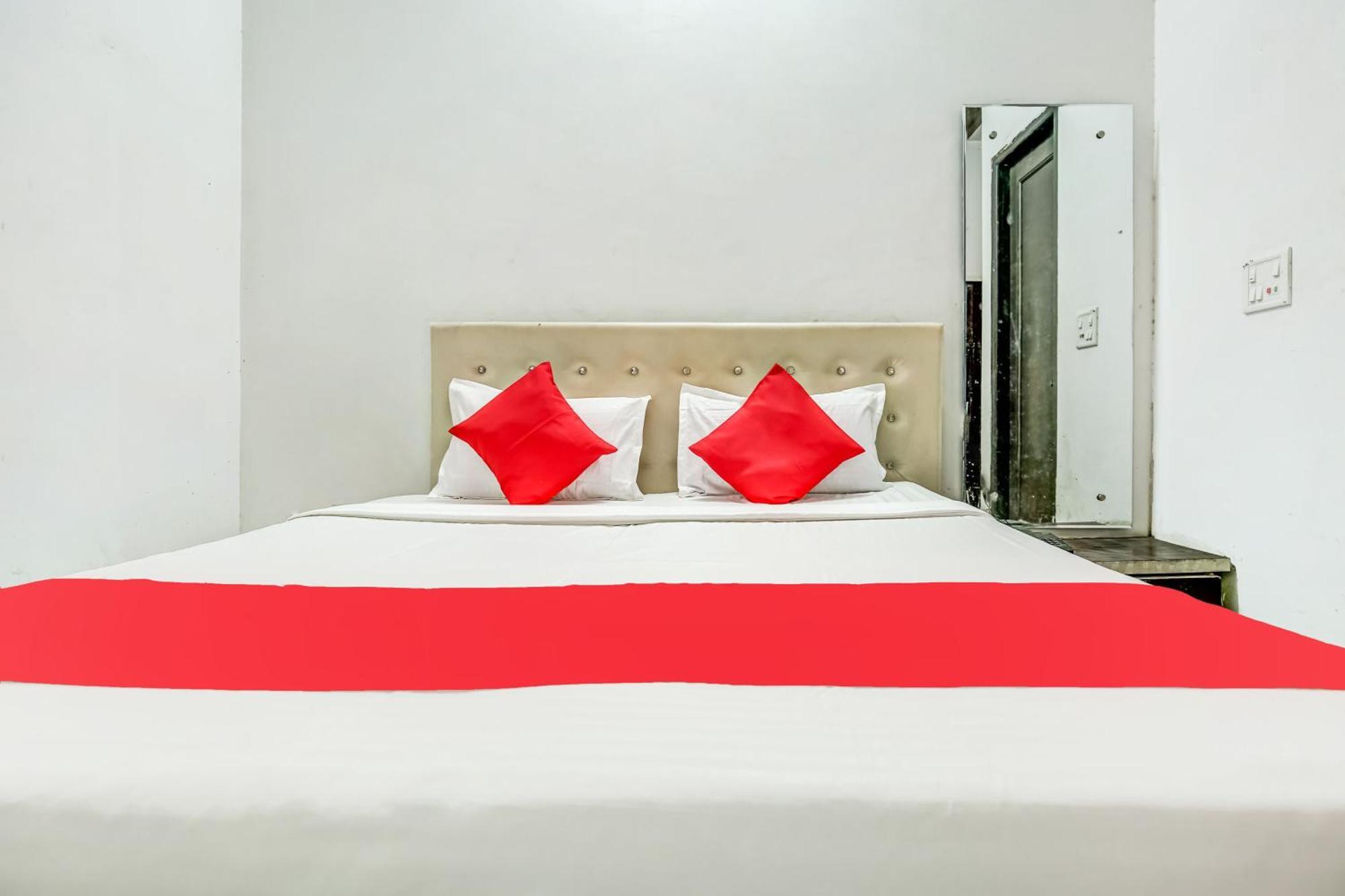 Kurukshetra Flagship Hotel Big Boss מראה חיצוני תמונה