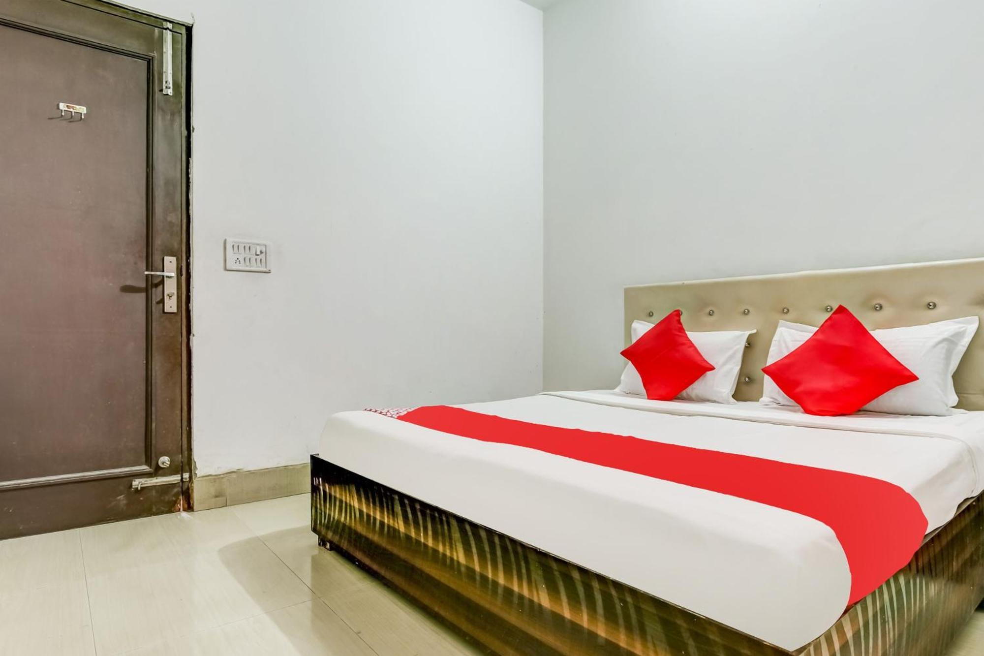Kurukshetra Flagship Hotel Big Boss מראה חיצוני תמונה