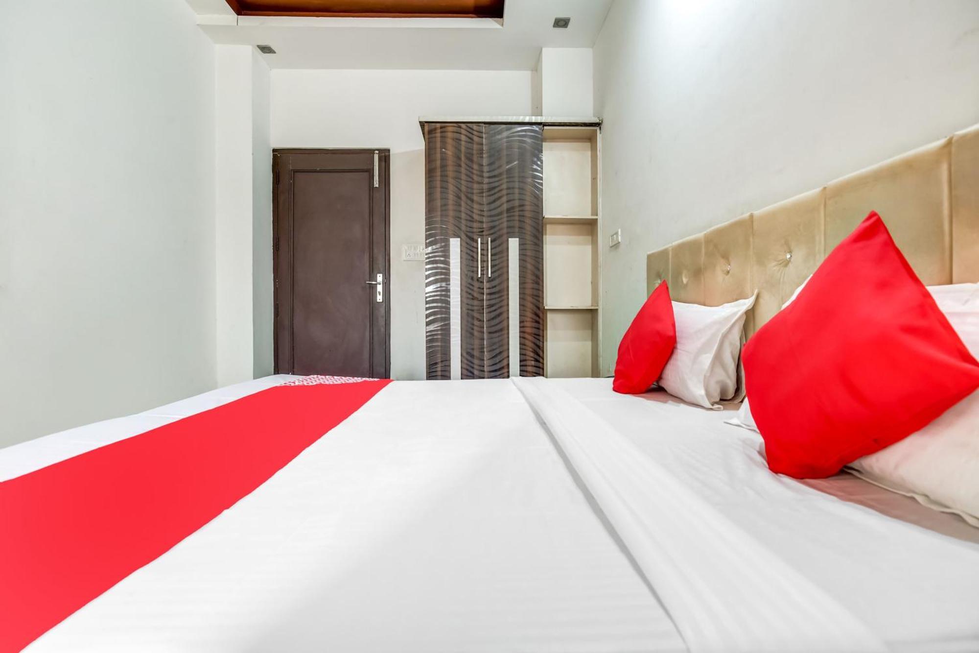 Kurukshetra Flagship Hotel Big Boss מראה חיצוני תמונה