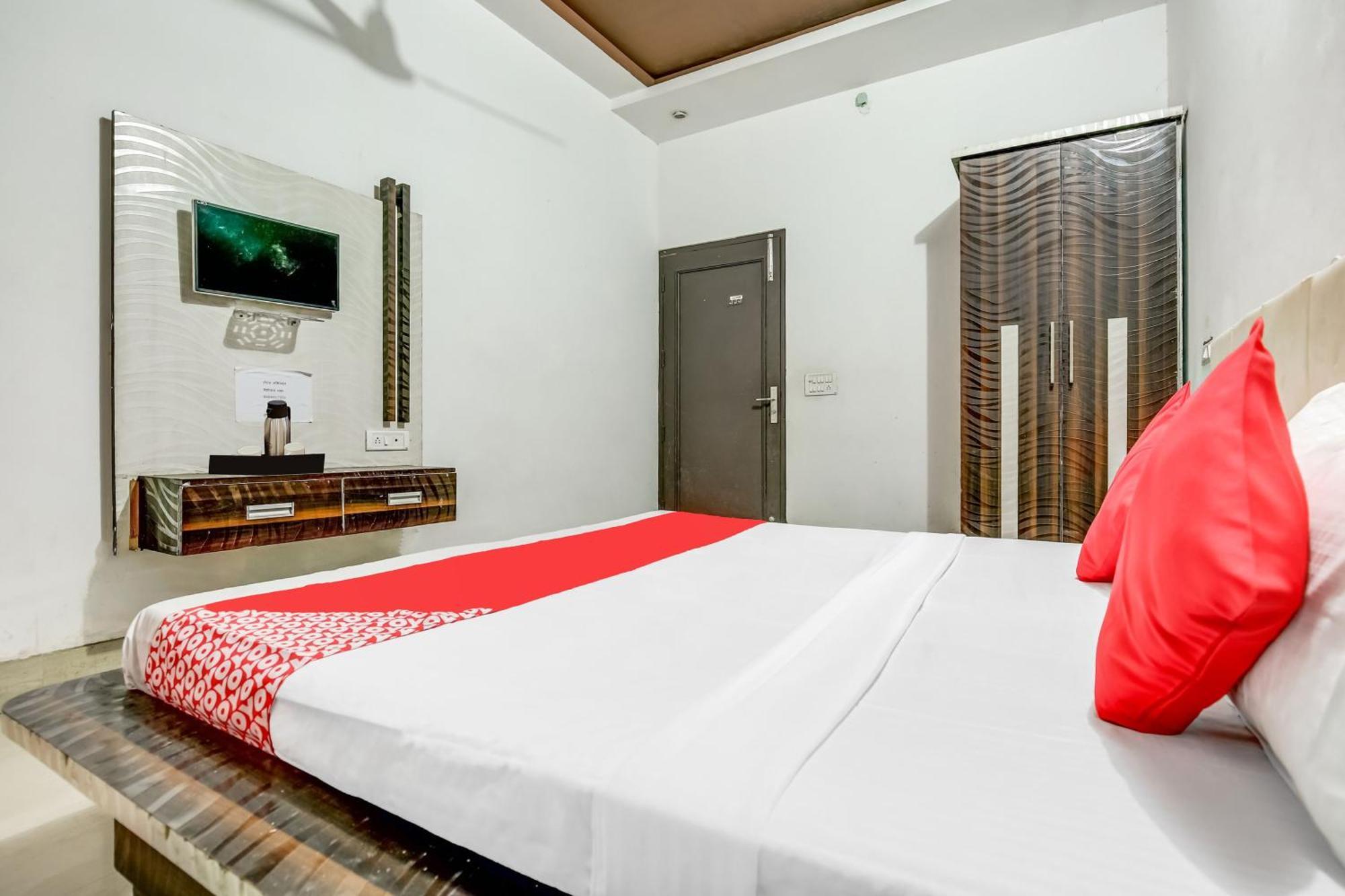 Kurukshetra Flagship Hotel Big Boss מראה חיצוני תמונה