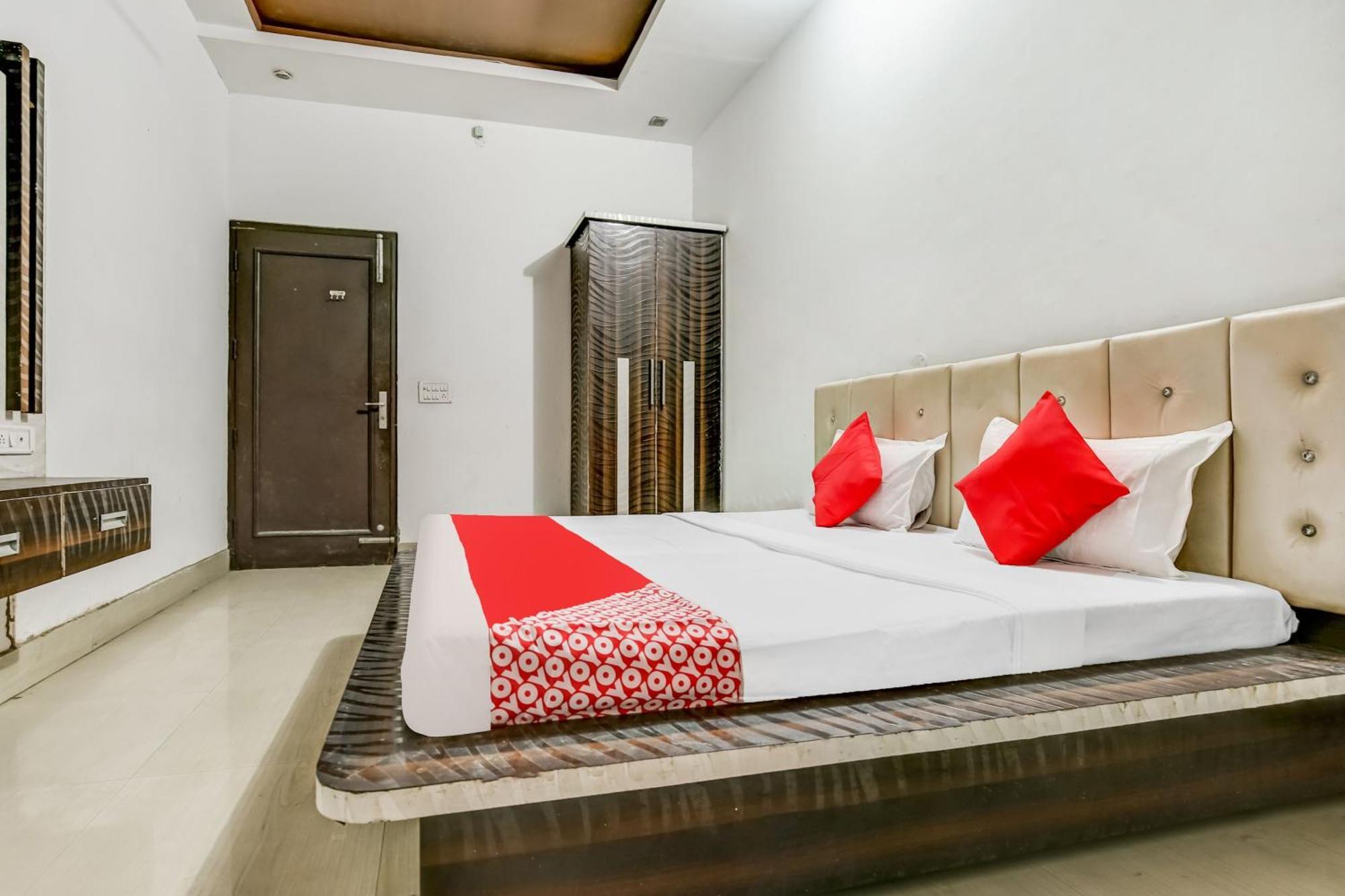 Kurukshetra Flagship Hotel Big Boss מראה חיצוני תמונה